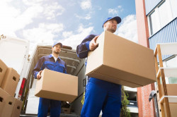 Société de transport avec camion pour déménagement d'une maison  